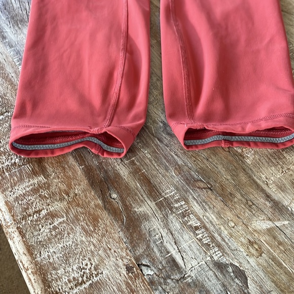 EUC Lululemon Time to Sweat crop - Picture 3 of 13